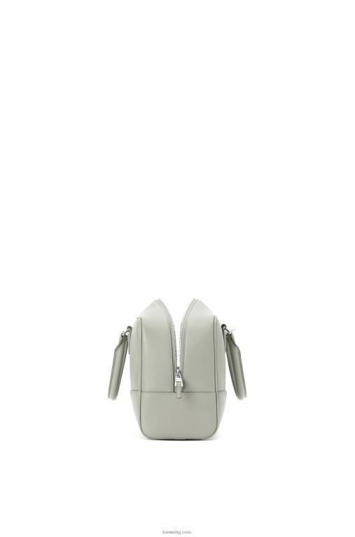 Loewe чанта Amazon 28 от телешка кожа напа F84B8136 Жени пепеляво сиво
