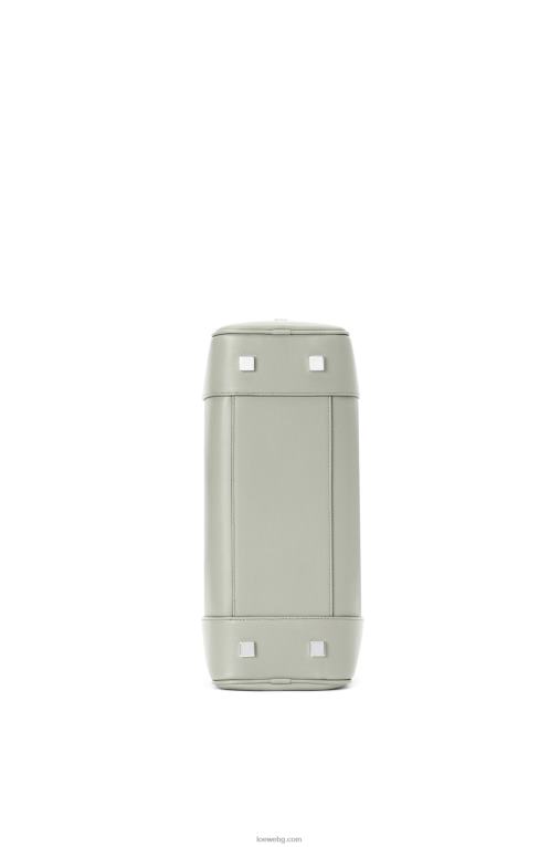 Loewe чанта Amazon 28 от телешка кожа напа F84B8136 Жени пепеляво сиво