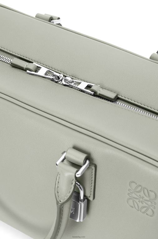 Loewe чанта Amazon 28 от телешка кожа напа F84B8136 Жени пепеляво сиво