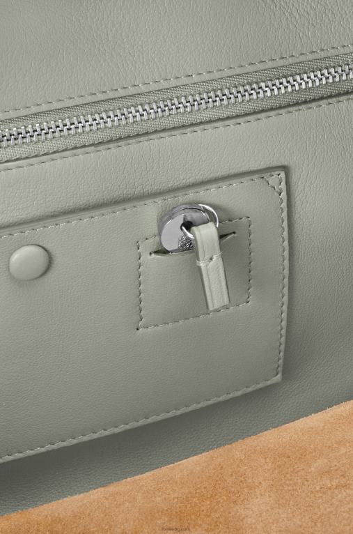 Loewe чанта Amazon 28 от телешка кожа напа F84B8136 Жени пепеляво сиво