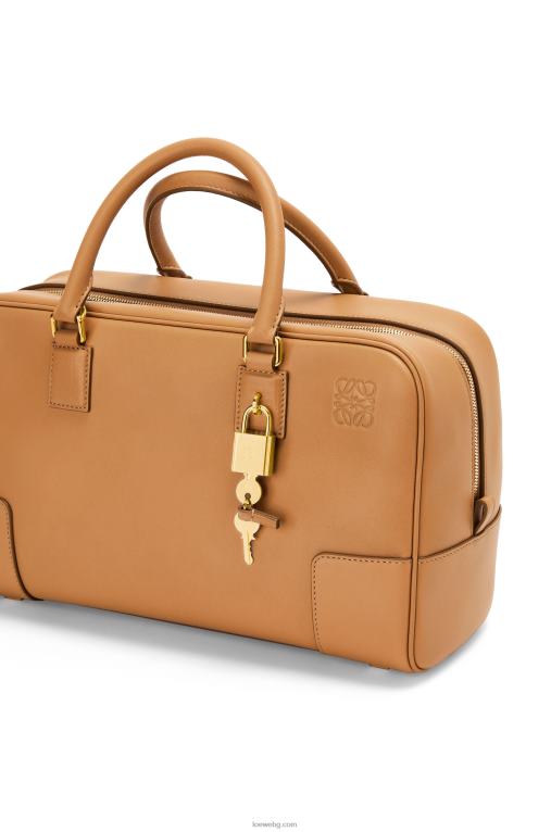Loewe чанта Amazon 28 от телешка кожа напа F84B8138 Жени топла пустиня