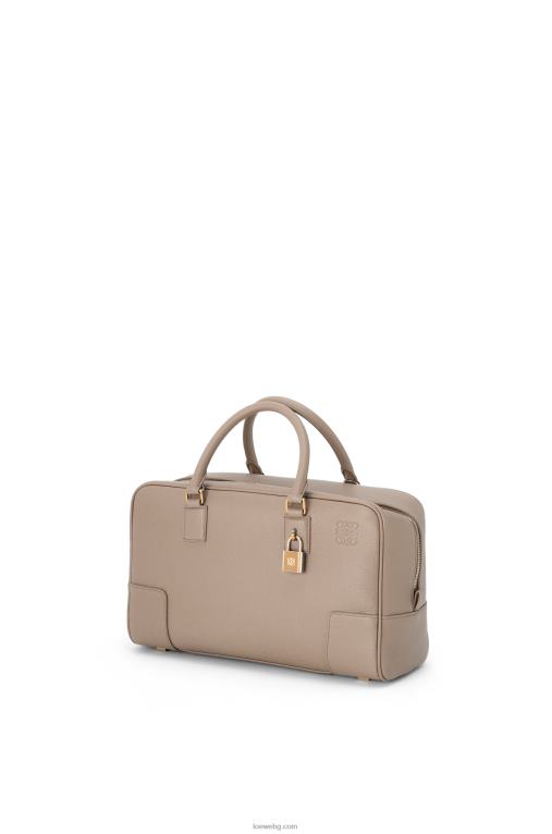 Loewe чанта Amazon 28 от мека зърнеста телешка кожа F84B8153 Жени пясък
