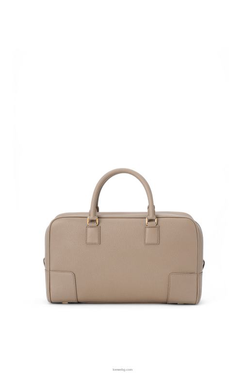 Loewe чанта Amazon 28 от мека зърнеста телешка кожа F84B8153 Жени пясък