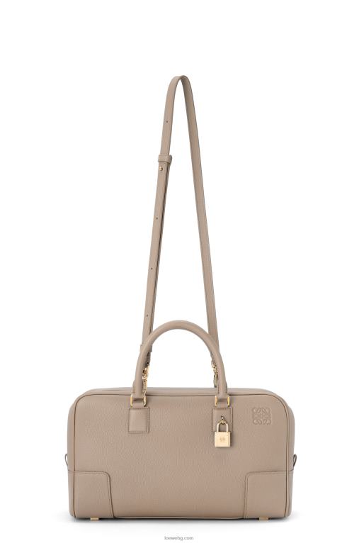 Loewe чанта Amazon 28 от мека зърнеста телешка кожа F84B8153 Жени пясък