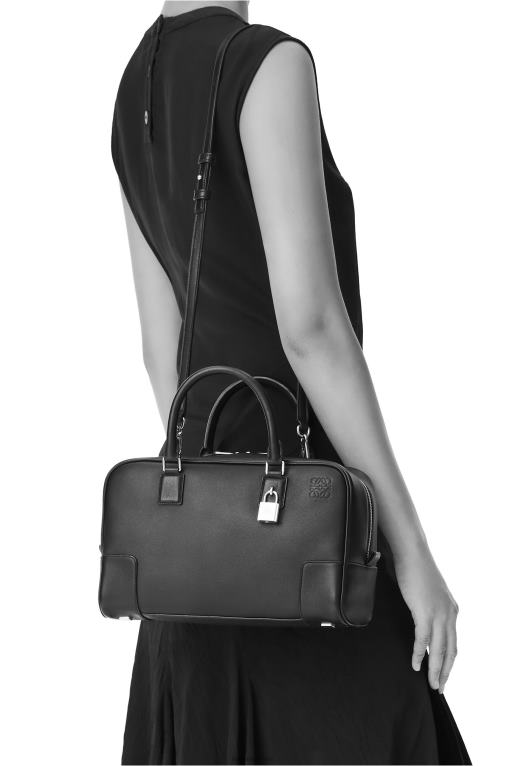 Loewe чанта Amazon 28 от телешка кожа напа F84B8169 Жени цвят норка
