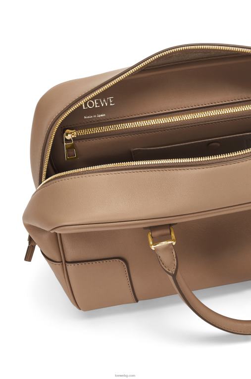 Loewe чанта Amazon 28 от телешка кожа напа F84B8169 Жени цвят норка