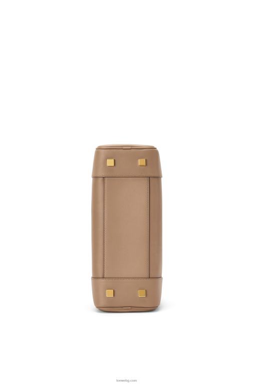 Loewe чанта Amazon 28 от телешка кожа напа F84B8169 Жени цвят норка