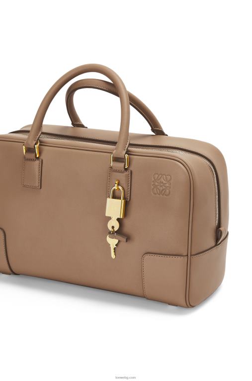 Loewe чанта Amazon 28 от телешка кожа напа F84B8169 Жени цвят норка