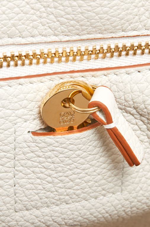 Loewe квадратна чанта Amazona 19 от мека зърнеста телешка кожа F84B8152 Жени меко бяло