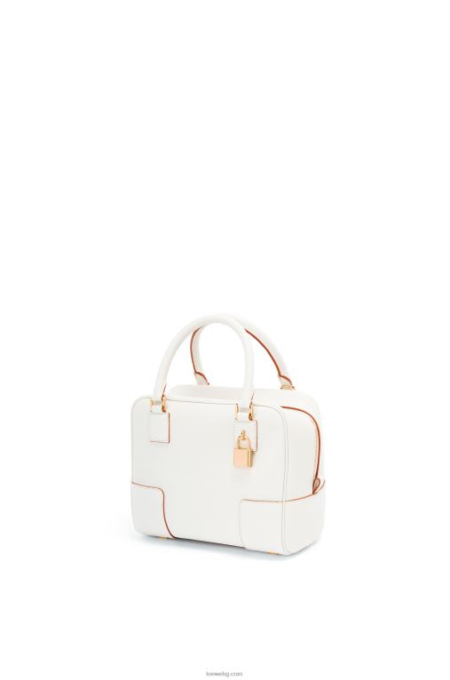 Loewe квадратна чанта Amazona 19 от мека зърнеста телешка кожа F84B8152 Жени меко бяло