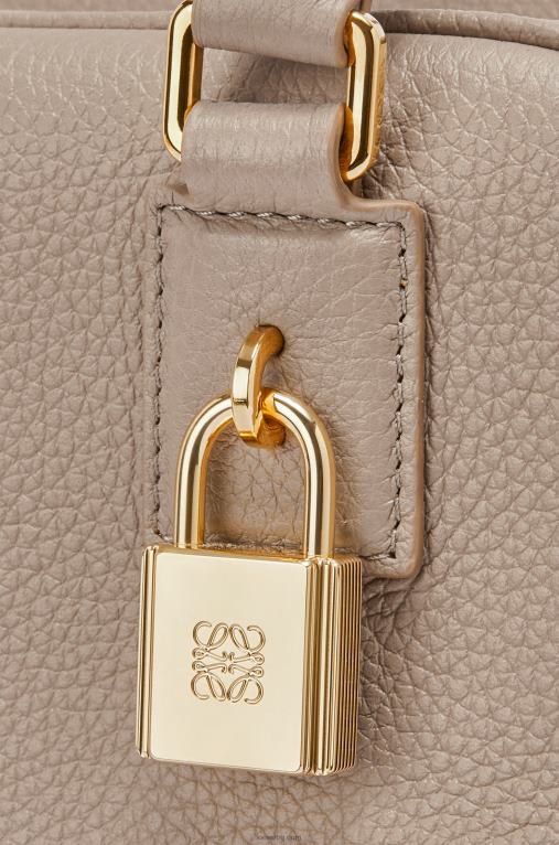 Loewe квадратна чанта Amazona 19 от мека зърнеста телешка кожа F84B8155 Жени пясък