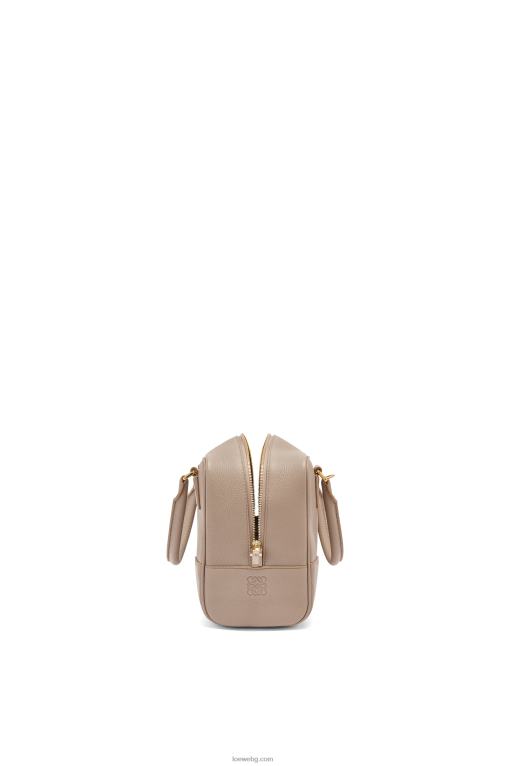 Loewe квадратна чанта Amazona 19 от мека зърнеста телешка кожа F84B8155 Жени пясък