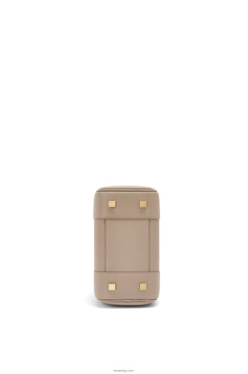 Loewe квадратна чанта Amazona 19 от мека зърнеста телешка кожа F84B8155 Жени пясък