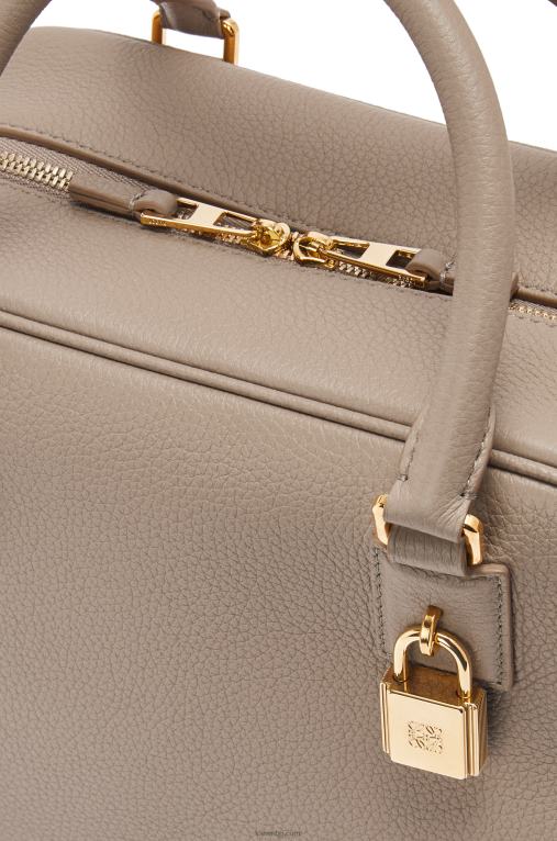 Loewe квадратна чанта Amazona 19 от мека зърнеста телешка кожа F84B8155 Жени пясък