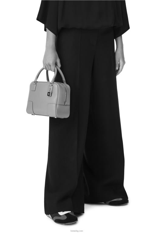 Loewe квадратна чанта Amazona 19 от телешка кожа напа F84B8170 Жени цвят норка