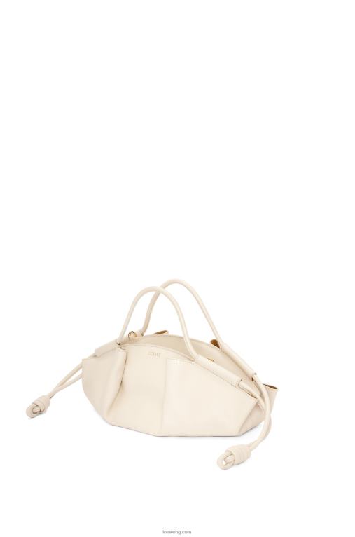 Loewe малка пасео чанта от лъскава телешка кожа напа F84B8345 Жени ангора