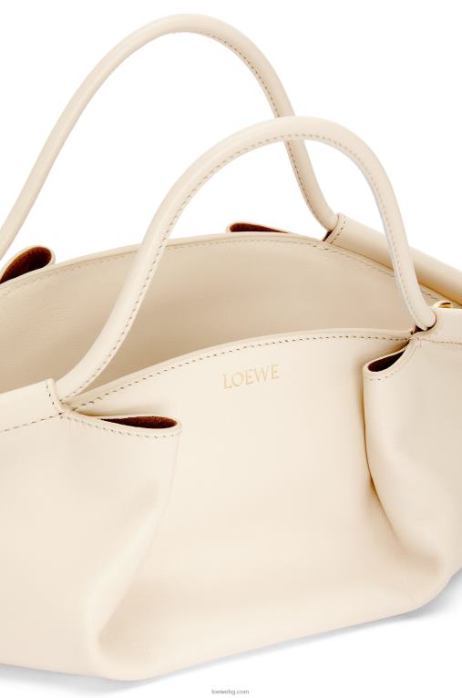Loewe малка пасео чанта от лъскава телешка кожа напа F84B8345 Жени ангора