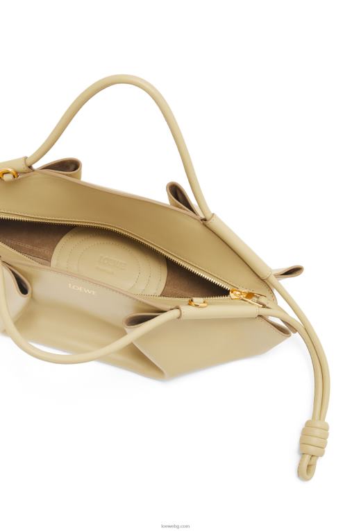 Loewe малка пасео чанта от лъскава телешка кожа напа F84B8350 Жени глина зелена