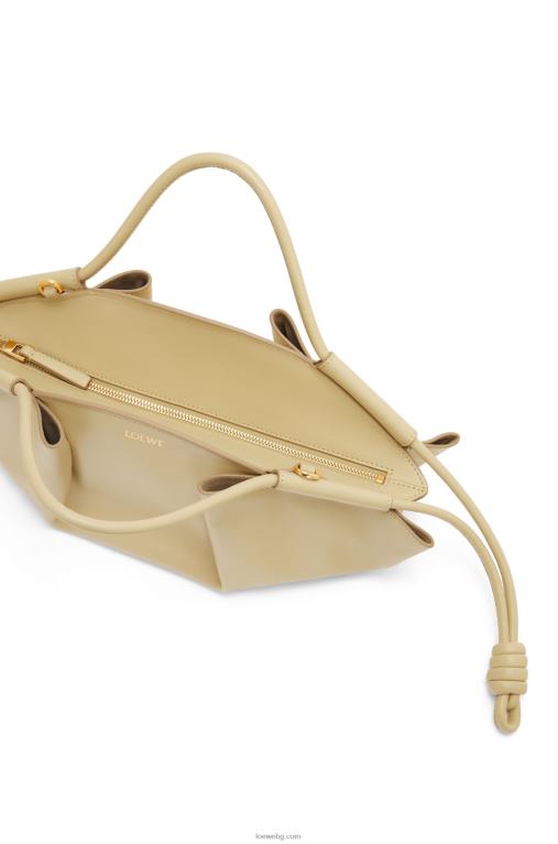 Loewe малка пасео чанта от лъскава телешка кожа напа F84B8350 Жени глина зелена