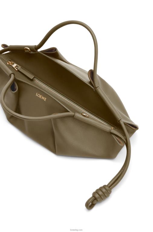 Loewe малка пасео чанта от лъскава телешка кожа напа F84B8353 Жени тъмно каки зелено