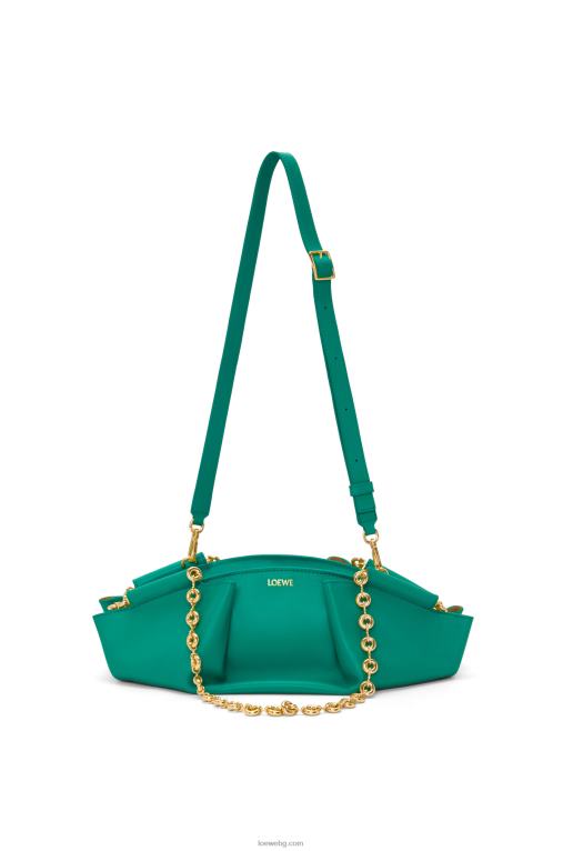 Loewe малка пасео чанта от лъскава телешка кожа напа с верижка F84B8403 Жени изумрудено зелено