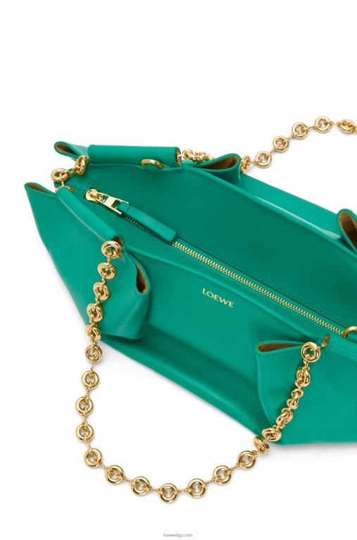 Loewe малка пасео чанта от лъскава телешка кожа напа с верижка F84B8403 Жени изумрудено зелено