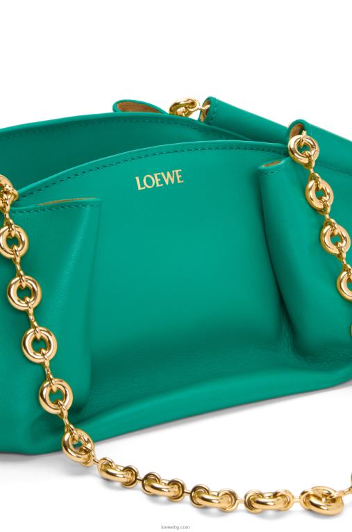 Loewe малка пасео чанта от лъскава телешка кожа напа с верижка F84B8403 Жени изумрудено зелено