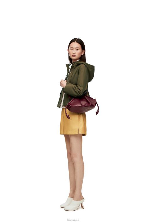 Loewe малка пасео чанта от лъскава телешка кожа напа F84B8414 Жени бордо