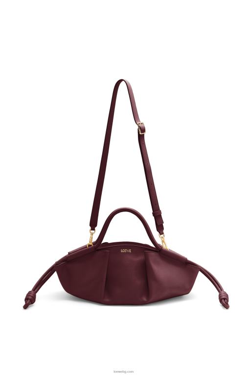 Loewe малка пасео чанта от лъскава телешка кожа напа F84B8414 Жени бордо