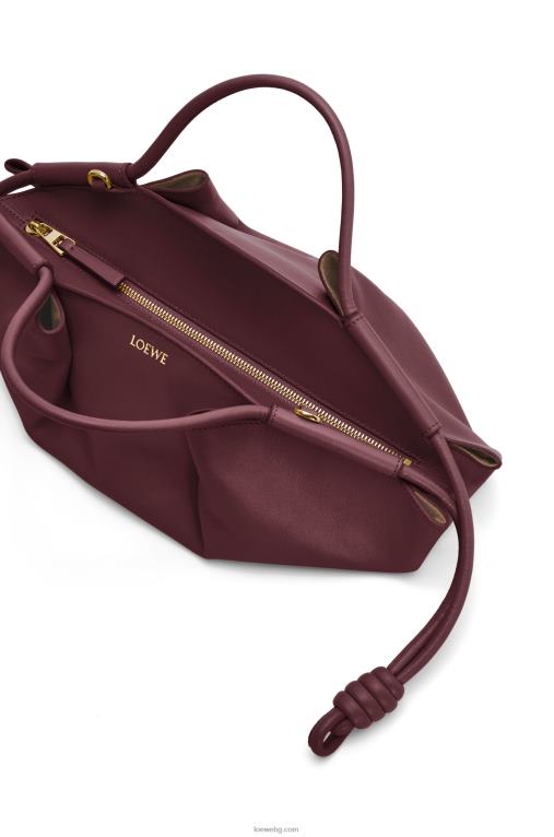 Loewe малка пасео чанта от лъскава телешка кожа напа F84B8414 Жени бордо