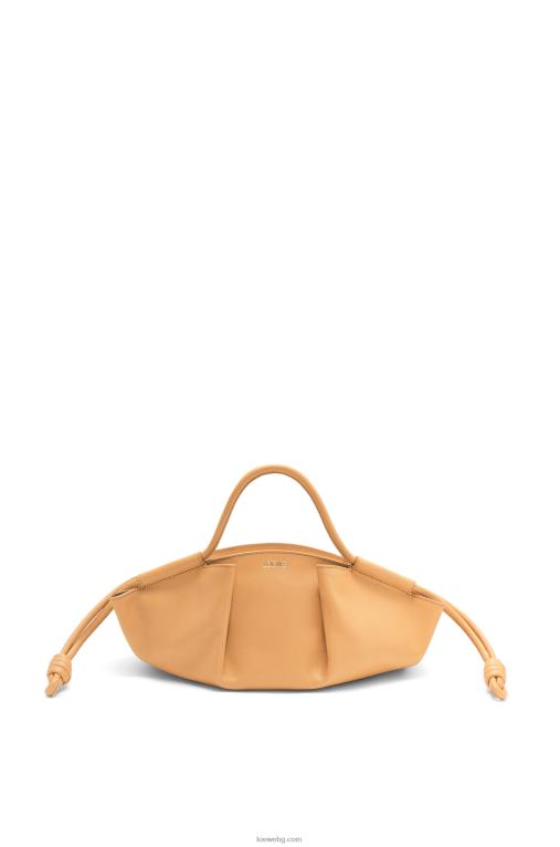 Loewe малка пасео чанта от лъскава телешка кожа напа F84B8418 Жени топла пустиня