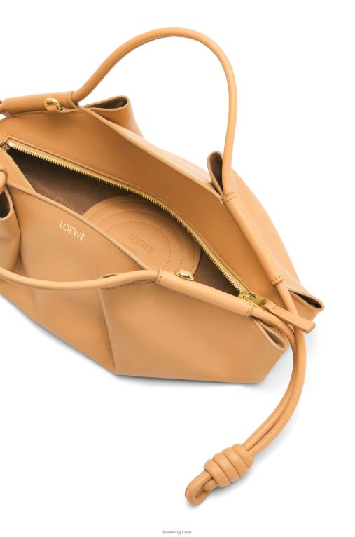 Loewe малка пасео чанта от лъскава телешка кожа напа F84B8418 Жени топла пустиня