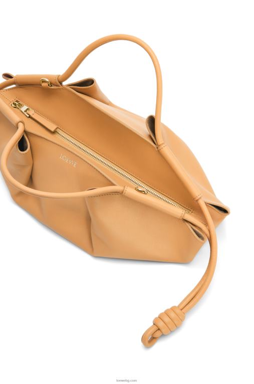 Loewe малка пасео чанта от лъскава телешка кожа напа F84B8418 Жени топла пустиня