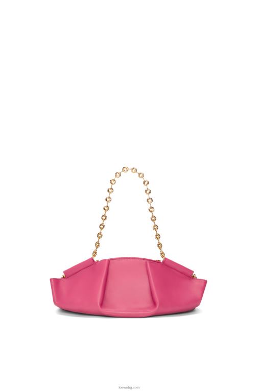 Loewe малка пасео чанта от лъскава телешка кожа напа с верижка F84B8420 Жени магента