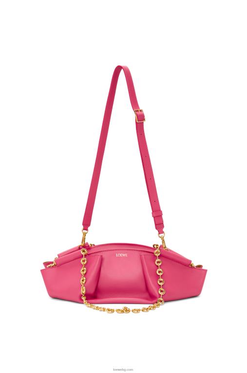 Loewe малка пасео чанта от лъскава телешка кожа напа с верижка F84B8420 Жени магента