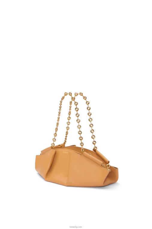 Loewe малка пасео чанта от лъскава телешка кожа напа с верижка F84B8421 Жени топла пустиня