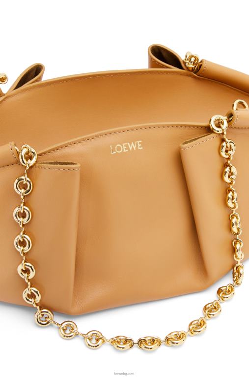 Loewe малка пасео чанта от лъскава телешка кожа напа с верижка F84B8421 Жени топла пустиня
