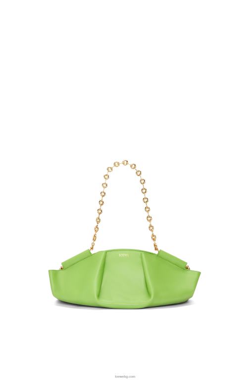 Loewe малка пасео чанта от лъскава телешка кожа напа с верижка F84B8422 Жени ябълково зелено