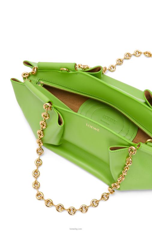 Loewe малка пасео чанта от лъскава телешка кожа напа с верижка F84B8422 Жени ябълково зелено