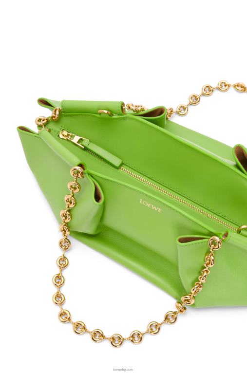 Loewe малка пасео чанта от лъскава телешка кожа напа с верижка F84B8422 Жени ябълково зелено
