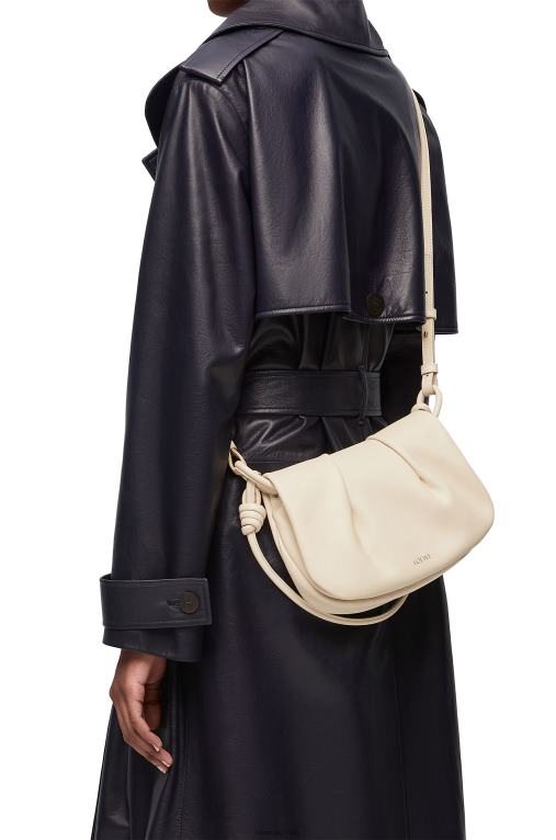 Loewe чанта paseo от лъскава телешка кожа от напа F84B8336 Жени ангора
