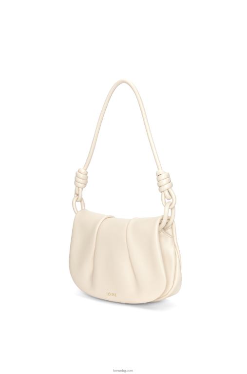 Loewe чанта paseo от лъскава телешка кожа от напа F84B8336 Жени ангора