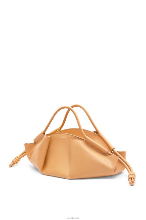 Loewe чанта paseo от лъскава телешка кожа напа F84B8417 Жени топла пустиня