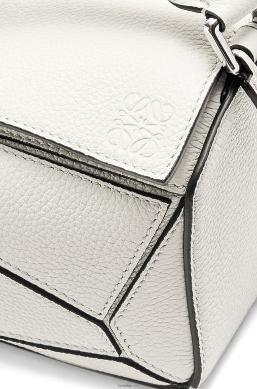 Loewe мини чанта за пъзел от мека зърнеста телешка кожа F84B8203 Жени меко бяло