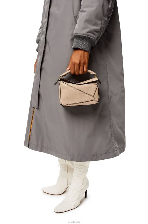 Loewe мини чанта за пъзел от мека зърнеста телешка кожа F84B8220 Жени пясък