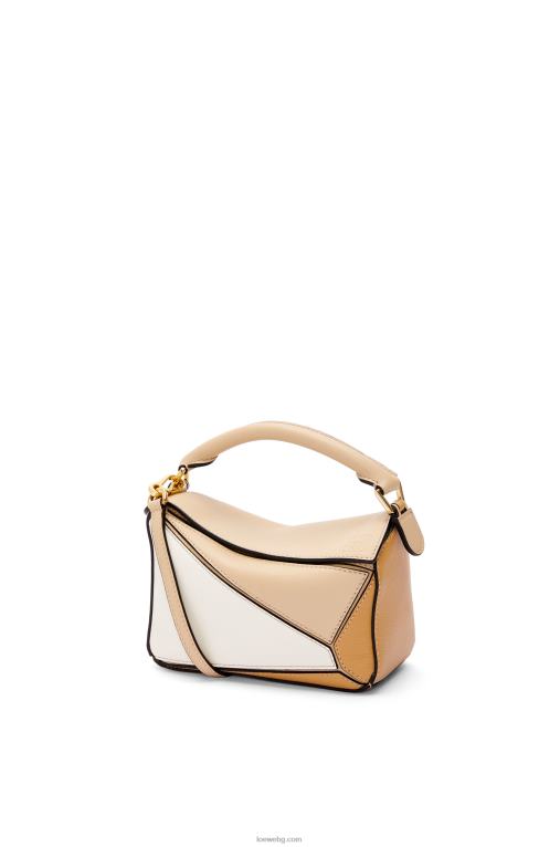 Loewe мини чанта за пъзел от класическа телешка кожа F84B8233 Жени прашно бежово/меко бяло