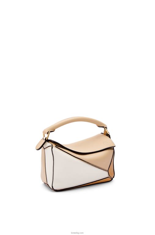 Loewe мини чанта за пъзел от класическа телешка кожа F84B8233 Жени прашно бежово/меко бяло
