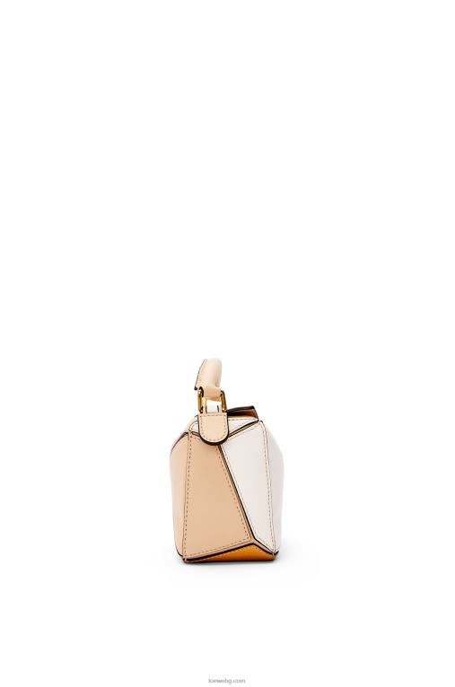 Loewe мини чанта за пъзел от класическа телешка кожа F84B8233 Жени прашно бежово/меко бяло