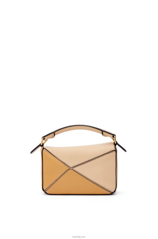 Loewe мини чанта за пъзел от класическа телешка кожа F84B8233 Жени прашно бежово/меко бяло