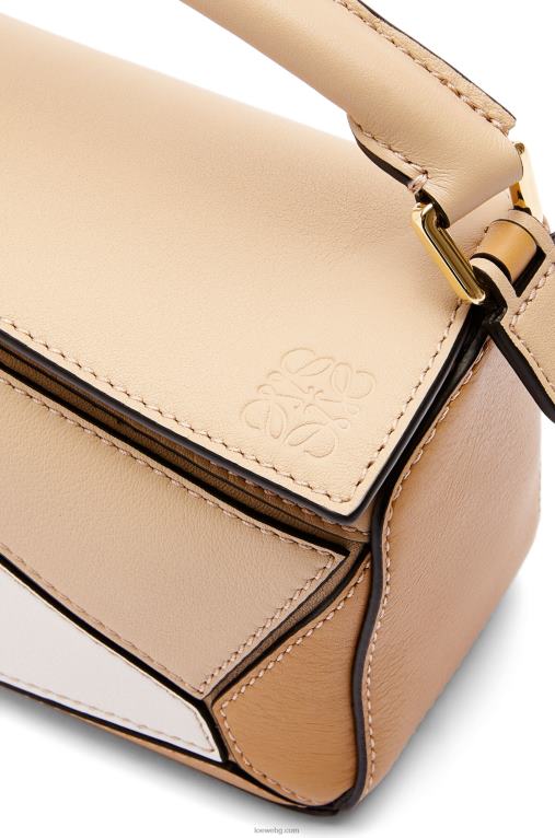 Loewe мини чанта за пъзел от класическа телешка кожа F84B8233 Жени прашно бежово/меко бяло